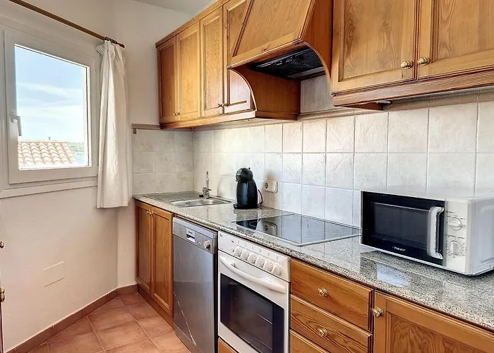 Roca Fornells, Comodo F105 *