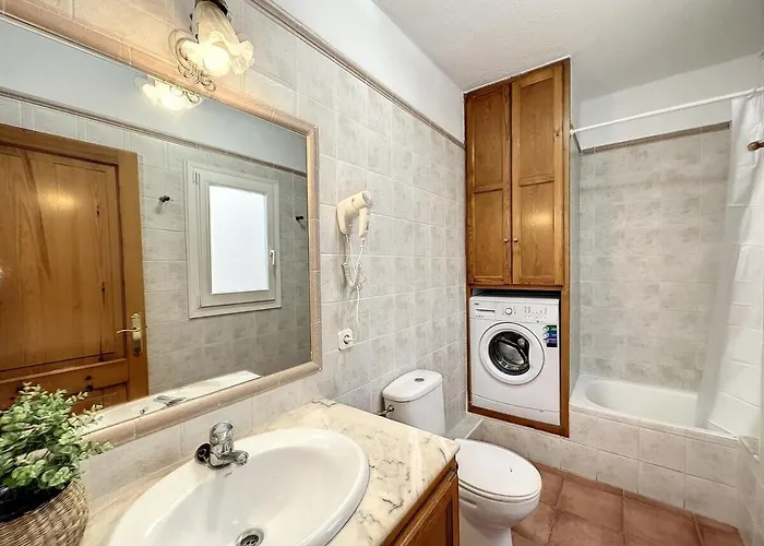 Roca Fornells, Comodo F105 *