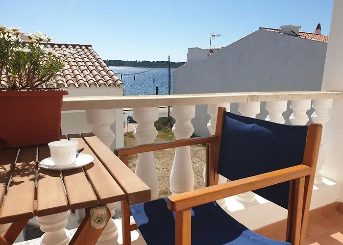 Roca Fornells, Comodo F105