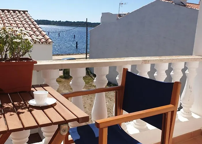 Roca Fornells, Comodo F105 Apartment