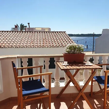 F105 - Dos Dormitorios, Terraza Y A/c En Lägenhet Fornells (Menorca)