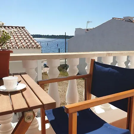 Roca Fornells, Comodo F105