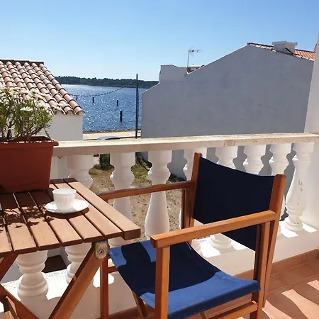 F105 - Dos Dormitorios, Terraza Y A/c En Lägenhet