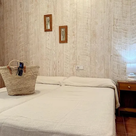 F105 - Dos Dormitorios, Terraza Y A/c En *