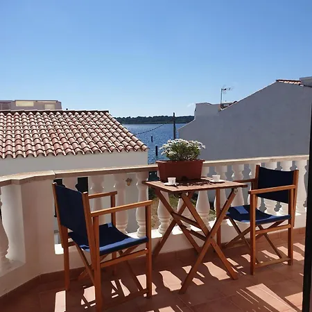 F105 - Dos Dormitorios, Terraza Y A/c En