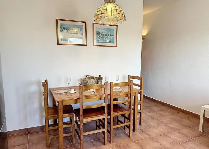 Roca Fornells, Comodo F105 * פורנלס