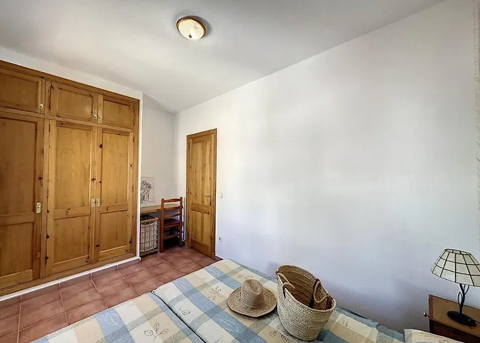 Roca Fornells, Comodo F105 * פורנלס