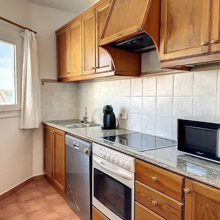 F105 - Dos Dormitorios, Terraza Y A/c En *