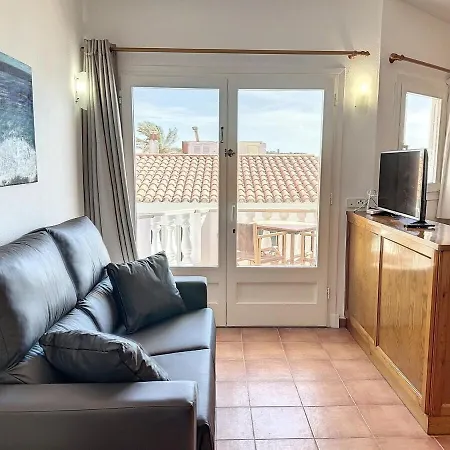 F105 - Dos Dormitorios, Terraza Y A/c En *