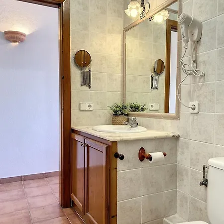 F105 - Dos Dormitorios, Terraza Y A/c En